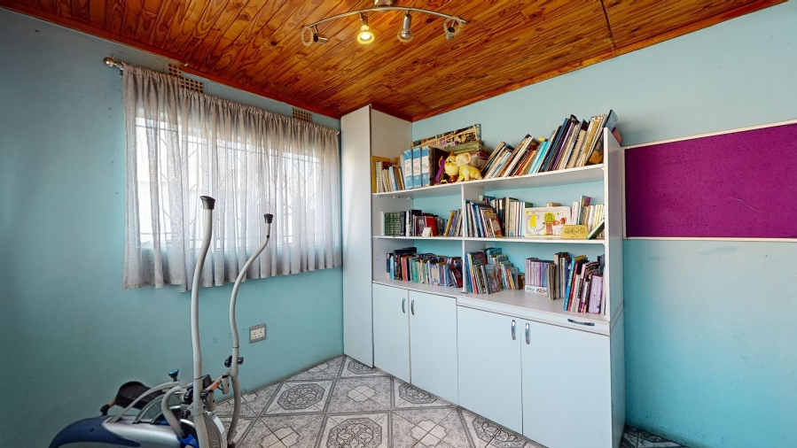 4 Bedroom Property for Sale in Mackenzie Park Gauteng