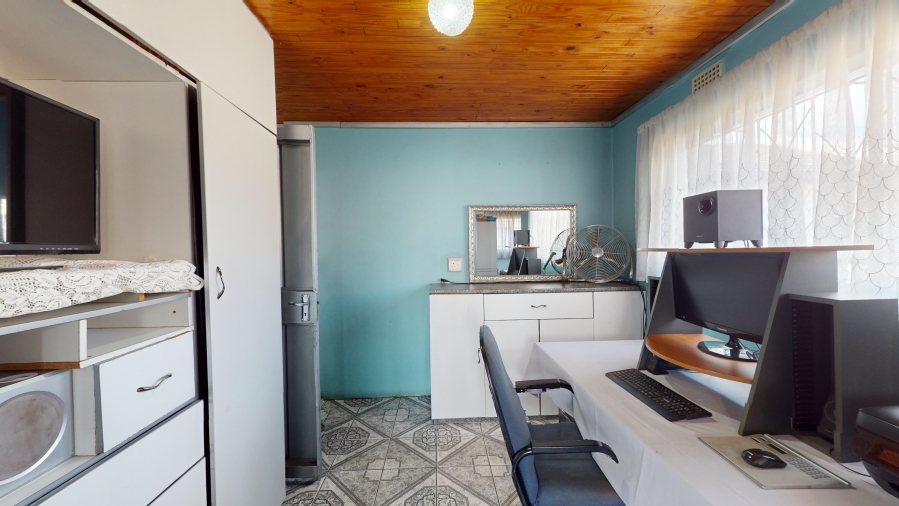 4 Bedroom Property for Sale in Mackenzie Park Gauteng