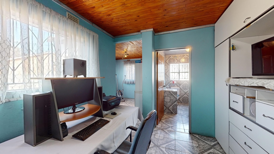 4 Bedroom Property for Sale in Mackenzie Park Gauteng