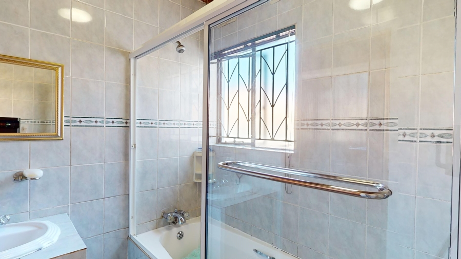 4 Bedroom Property for Sale in Mackenzie Park Gauteng