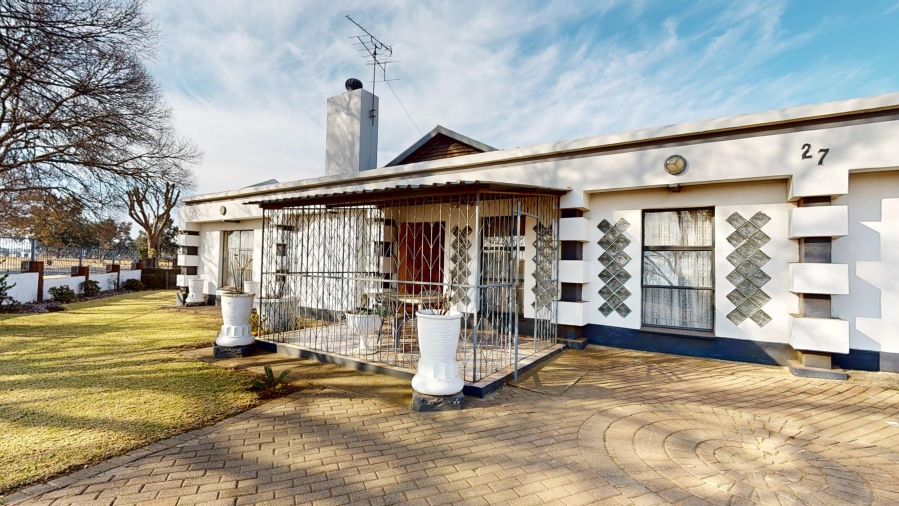 4 Bedroom Property for Sale in Mackenzie Park Gauteng