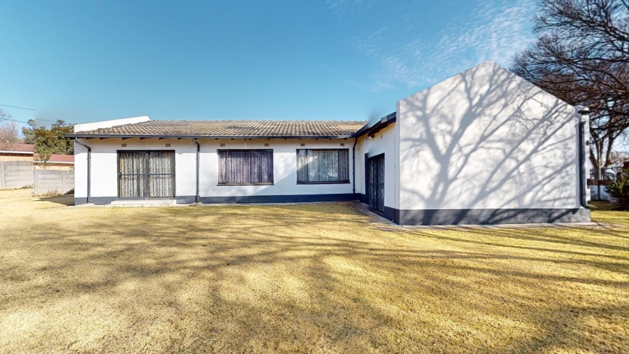 4 Bedroom Property for Sale in Mackenzie Park Gauteng