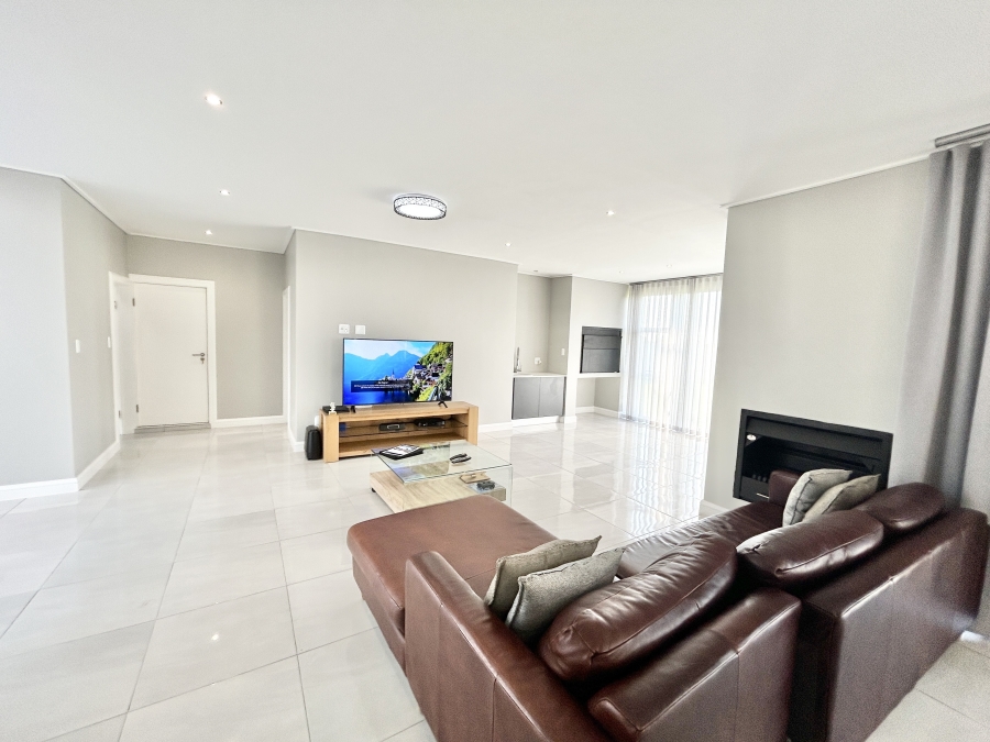 To Let 4 Bedroom Property for Rent in Midstream Heights Gauteng