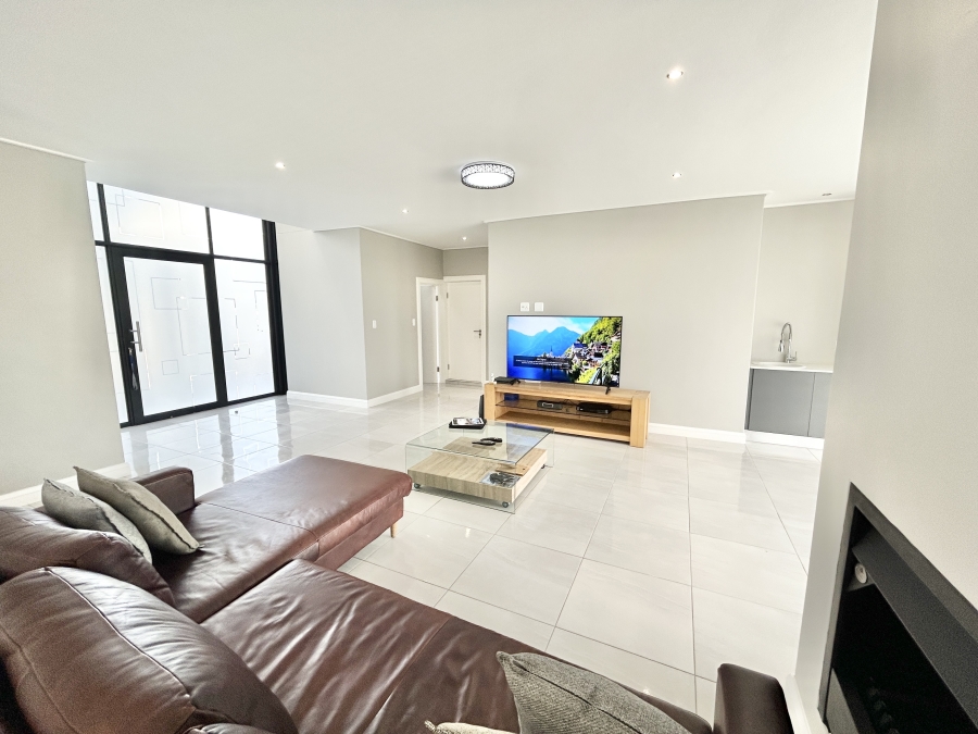 To Let 4 Bedroom Property for Rent in Midstream Heights Gauteng