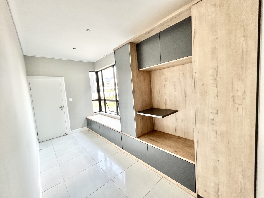 To Let 4 Bedroom Property for Rent in Midstream Heights Gauteng