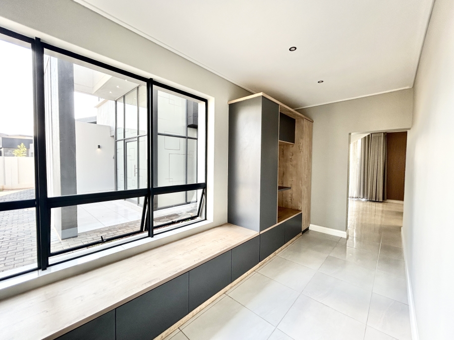 To Let 4 Bedroom Property for Rent in Midstream Heights Gauteng