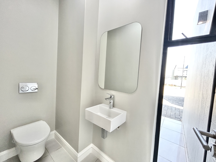 To Let 4 Bedroom Property for Rent in Midstream Heights Gauteng