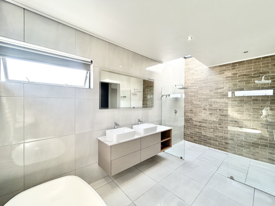 To Let 4 Bedroom Property for Rent in Midstream Heights Gauteng