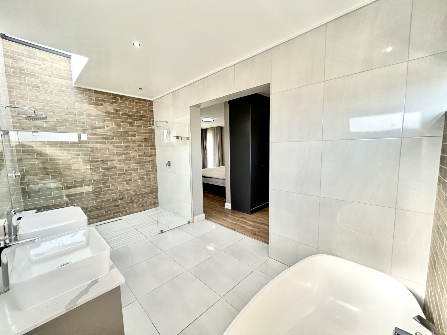 To Let 4 Bedroom Property for Rent in Midstream Heights Gauteng