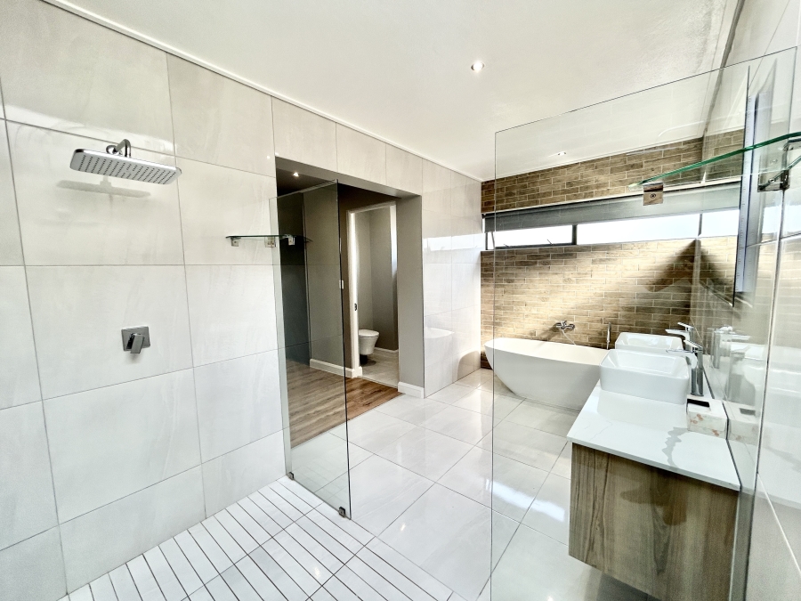 To Let 4 Bedroom Property for Rent in Midstream Heights Gauteng