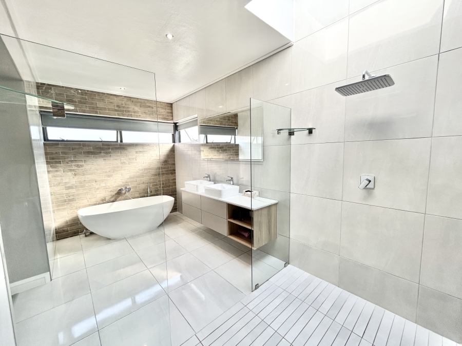 To Let 4 Bedroom Property for Rent in Midstream Heights Gauteng