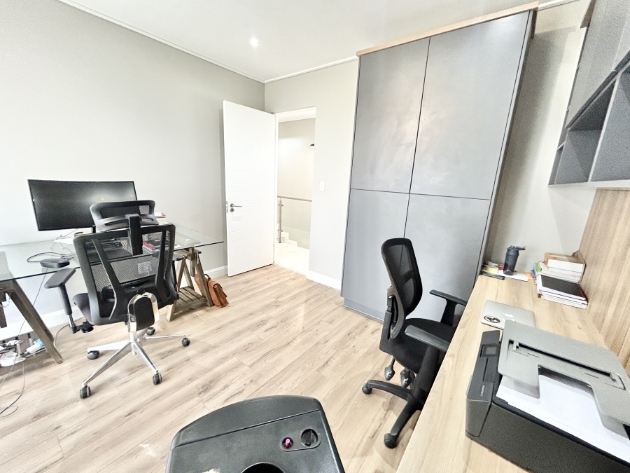 To Let 4 Bedroom Property for Rent in Midstream Heights Gauteng