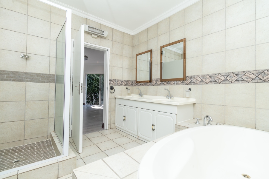 5 Bedroom Property for Sale in Fourways Gauteng