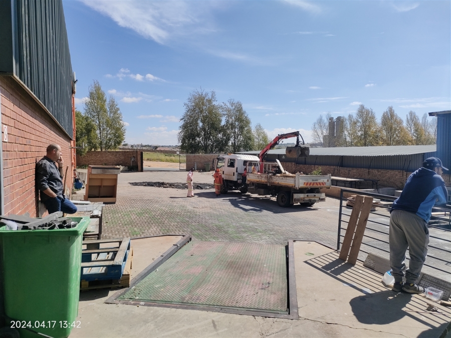 To Let commercial Property for Rent in Mostyn Park Gauteng