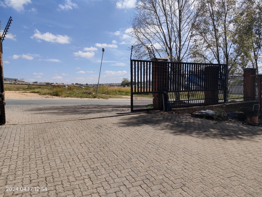 To Let commercial Property for Rent in Mostyn Park Gauteng