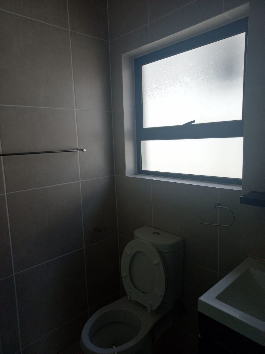 To Let 1 Bedroom Property for Rent in Modderfontein Gauteng