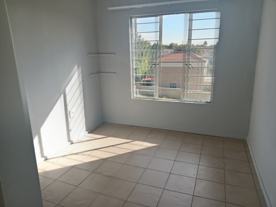 To Let 2 Bedroom Property for Rent in Radiokop Gauteng