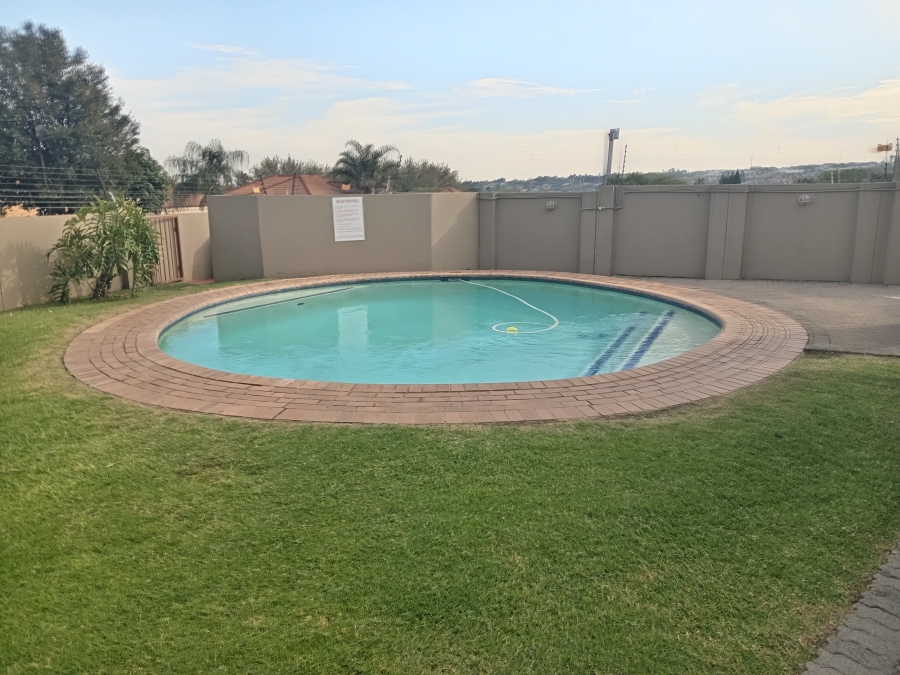 To Let 2 Bedroom Property for Rent in Radiokop Gauteng