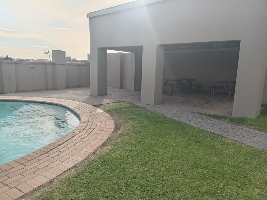 To Let 2 Bedroom Property for Rent in Radiokop Gauteng