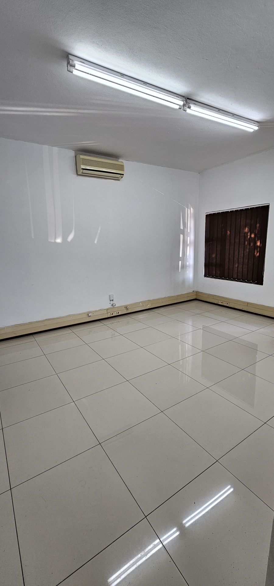 To Let Commercial Property for Rent in Eldoraigne Gauteng