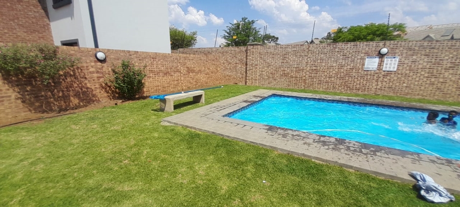 To Let 2 Bedroom Property for Rent in Willow Park Manor Gauteng