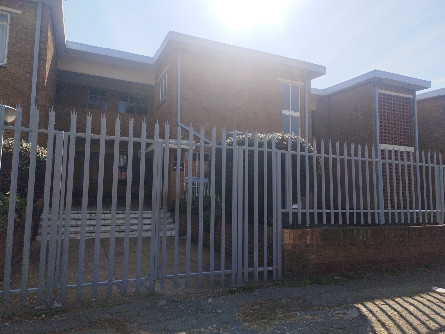 To Let 2 Bedroom Property for Rent in Robertsham Gauteng