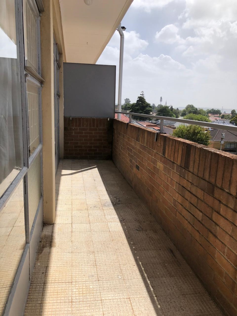 To Let 2 Bedroom Property for Rent in Robertsham Gauteng