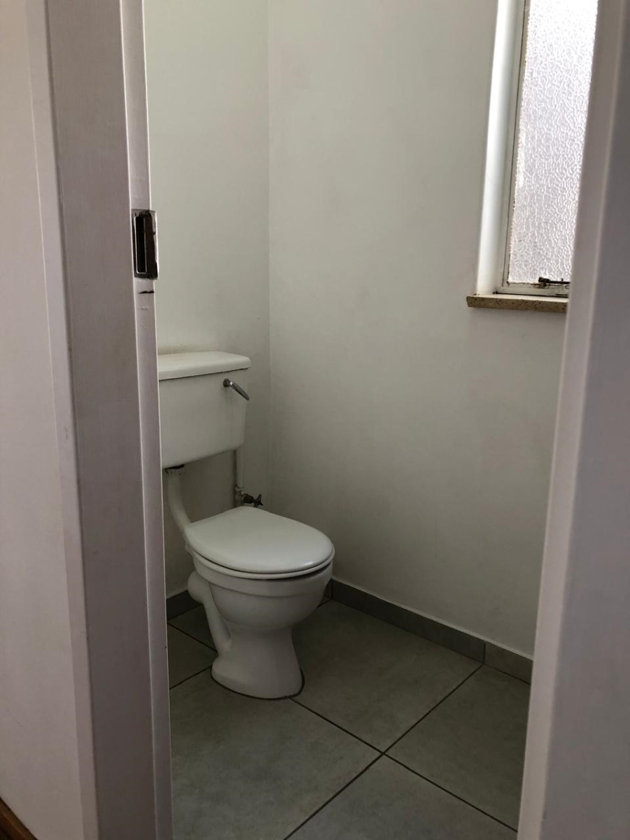 To Let 2 Bedroom Property for Rent in Robertsham Gauteng