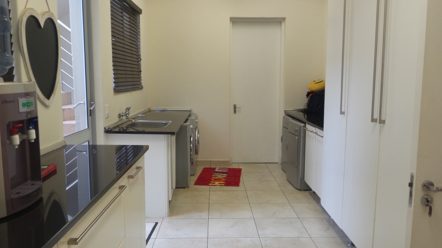 To Let 6 Bedroom Property for Rent in Waterkloof Ridge Gauteng