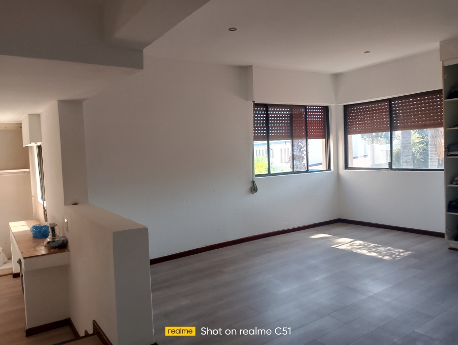 6 Bedroom Property for Sale in Sonneveld Gauteng