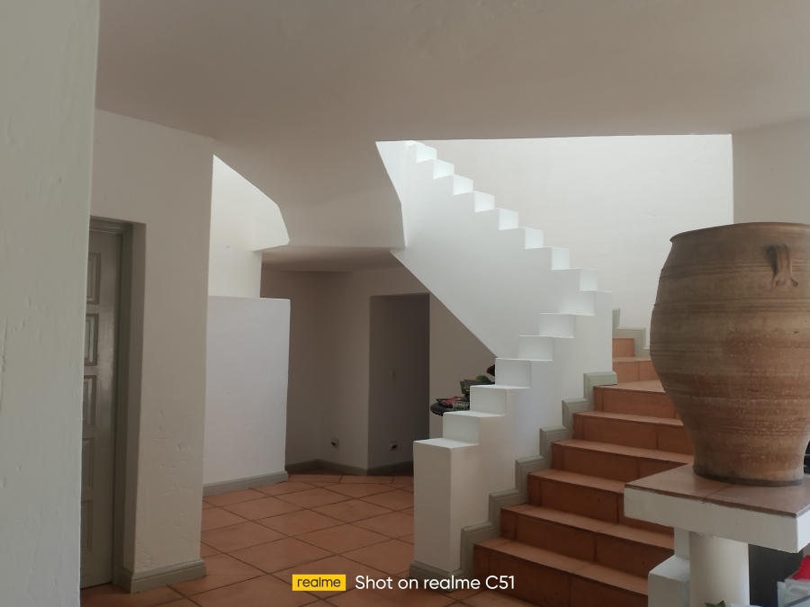 6 Bedroom Property for Sale in Sonneveld Gauteng