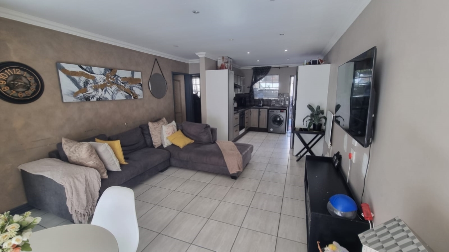 To Let 2 Bedroom Property for Rent in Carenvale Gauteng