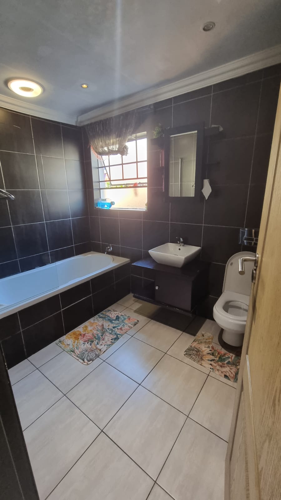 To Let 2 Bedroom Property for Rent in Carenvale Gauteng
