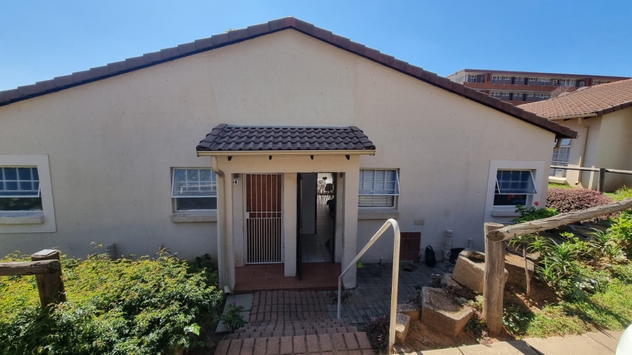 To Let 2 Bedroom Property for Rent in Carenvale Gauteng