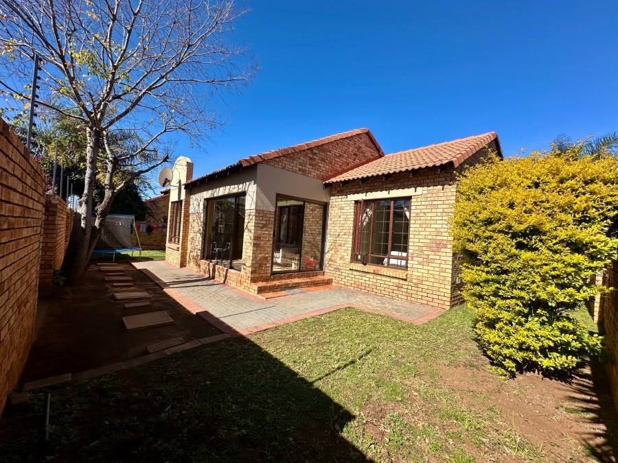 To Let 3 Bedroom Property for Rent in Monavoni A H Gauteng