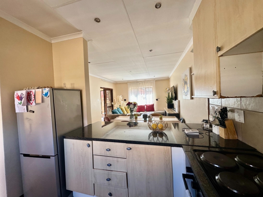 To Let 3 Bedroom Property for Rent in Monavoni A H Gauteng
