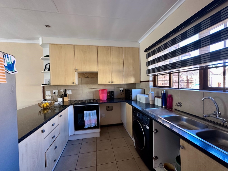 To Let 3 Bedroom Property for Rent in Monavoni A H Gauteng