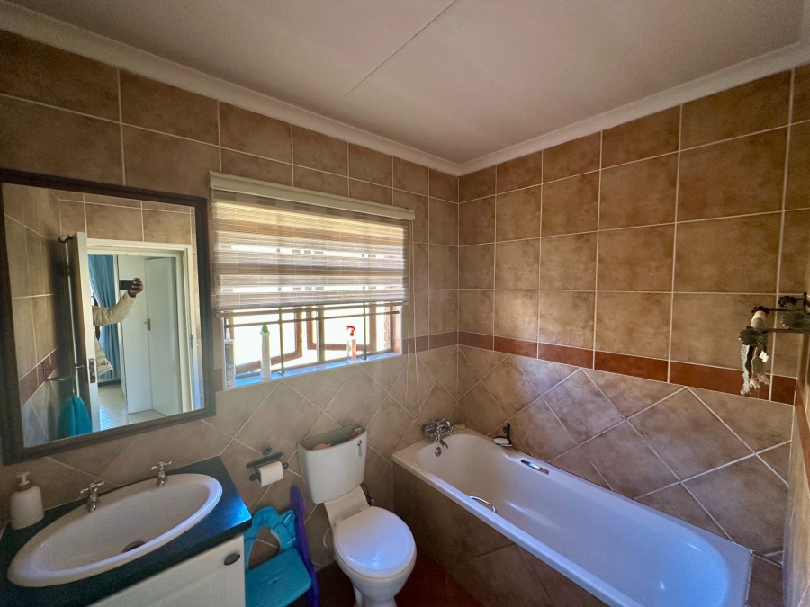To Let 3 Bedroom Property for Rent in Monavoni A H Gauteng