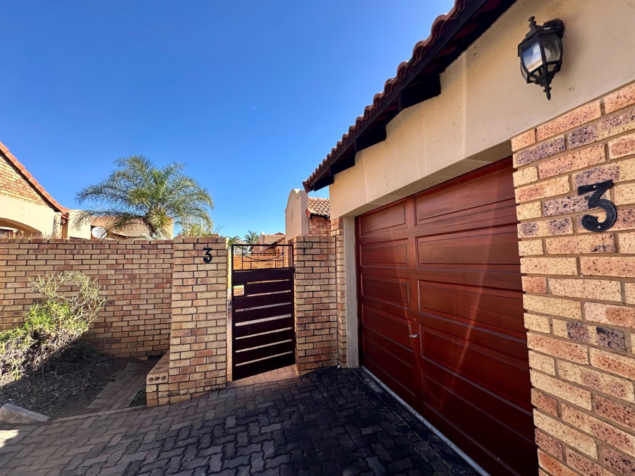 To Let 3 Bedroom Property for Rent in Monavoni A H Gauteng