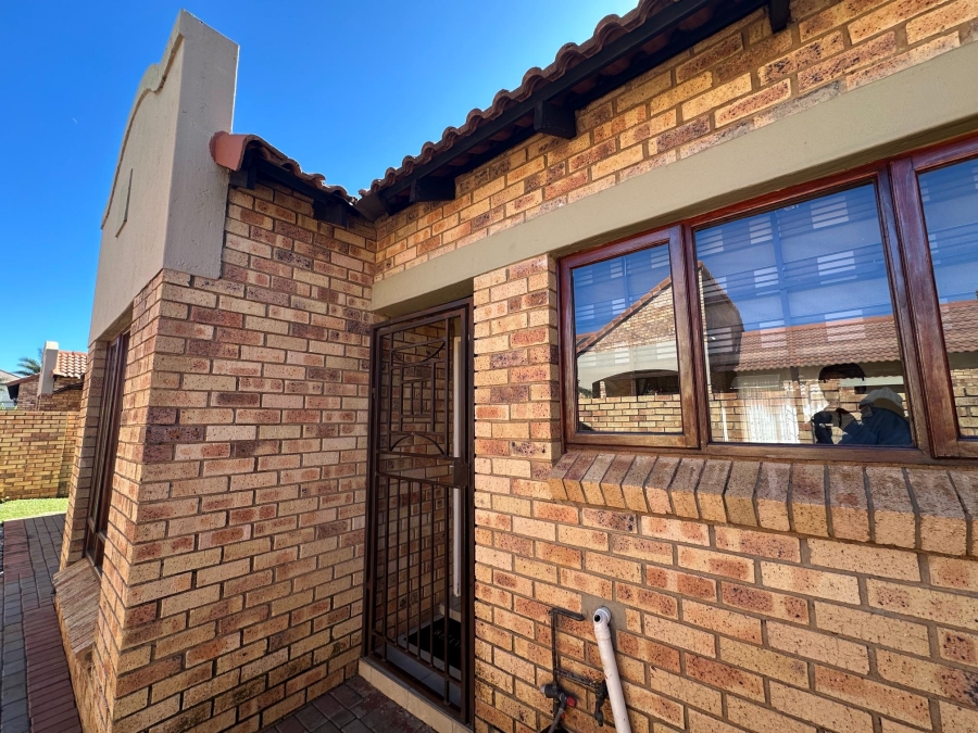 To Let 3 Bedroom Property for Rent in Monavoni A H Gauteng