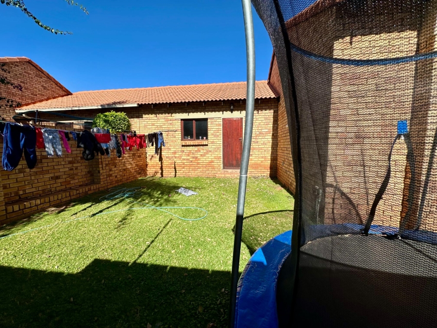 To Let 3 Bedroom Property for Rent in Monavoni A H Gauteng