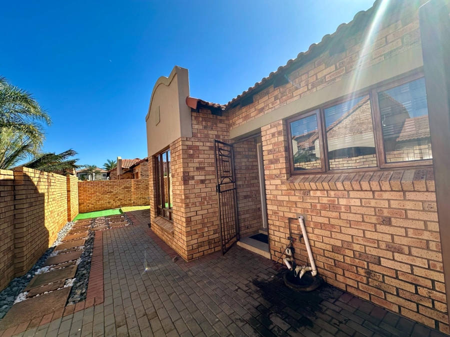 To Let 3 Bedroom Property for Rent in Monavoni A H Gauteng
