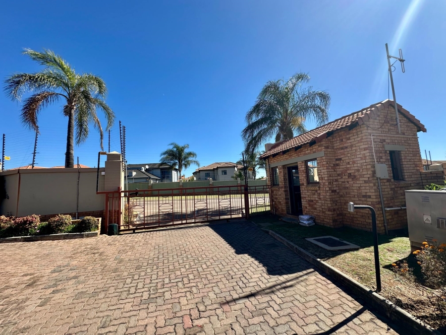 To Let 3 Bedroom Property for Rent in Monavoni A H Gauteng