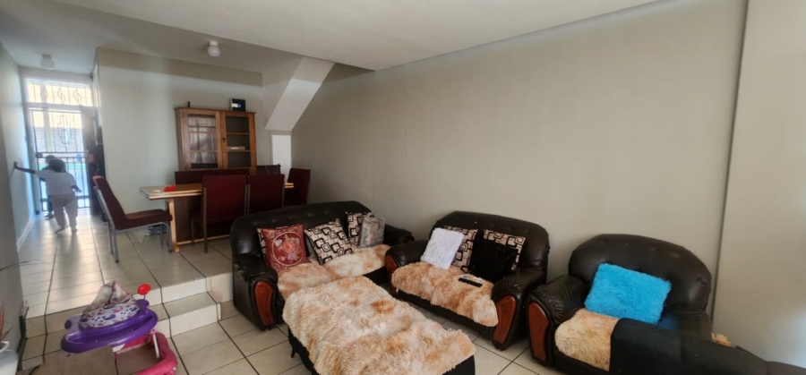 2 Bedroom Property for Sale in Yeoville Gauteng