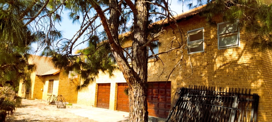 6 Bedroom Property for Sale in Kameeldrift East Gauteng