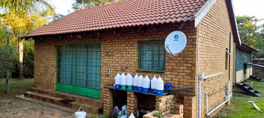 6 Bedroom Property for Sale in Kameeldrift East Gauteng