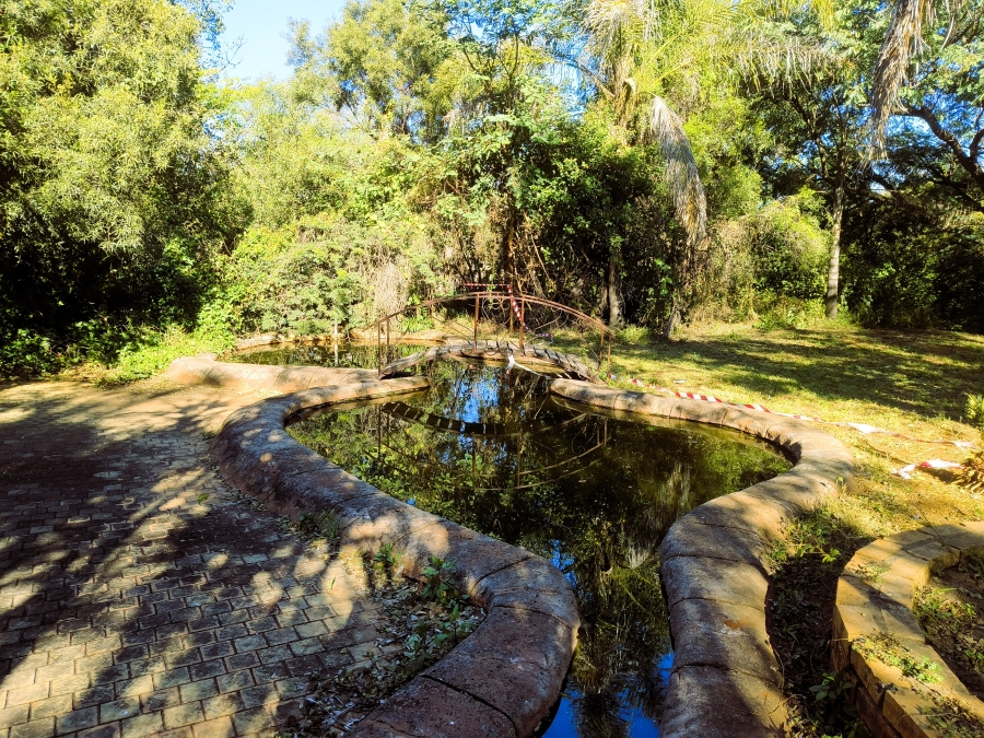 6 Bedroom Property for Sale in Kameeldrift East Gauteng