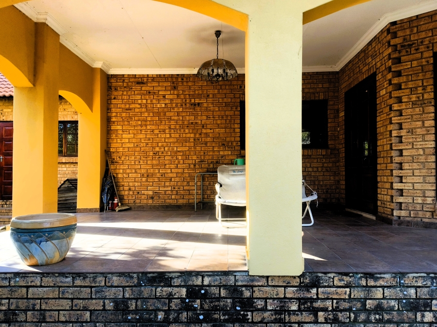 6 Bedroom Property for Sale in Kameeldrift East Gauteng