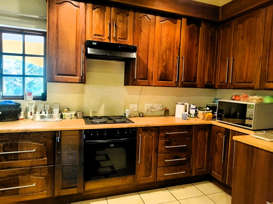 6 Bedroom Property for Sale in Kameeldrift East Gauteng