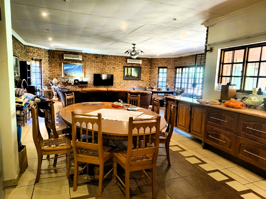 6 Bedroom Property for Sale in Kameeldrift East Gauteng